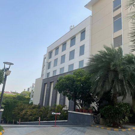 V Retreat Gurgaon Ξενοδοχείο Εξωτερικό φωτογραφία
