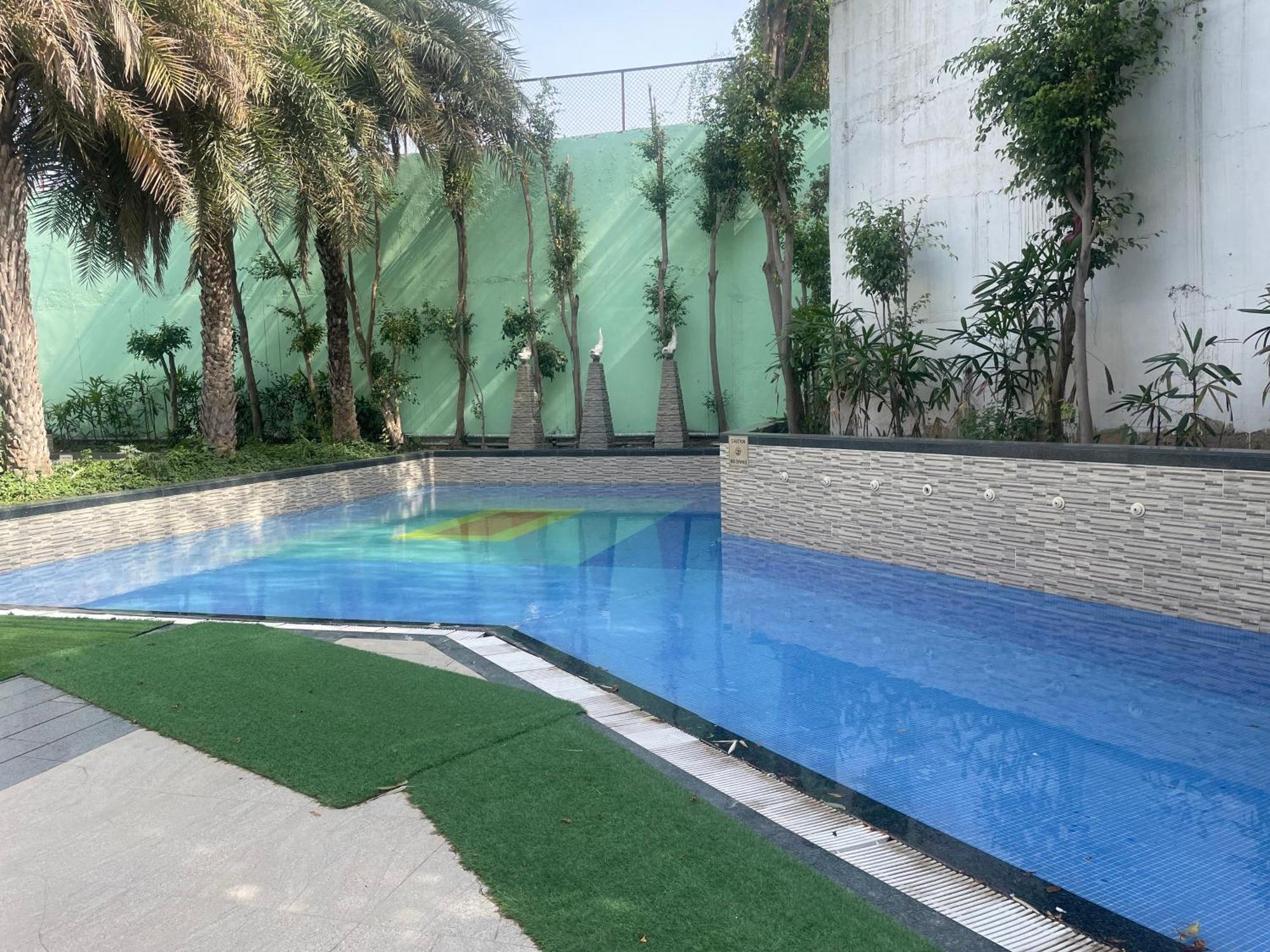 V Retreat Gurgaon Ξενοδοχείο Εξωτερικό φωτογραφία