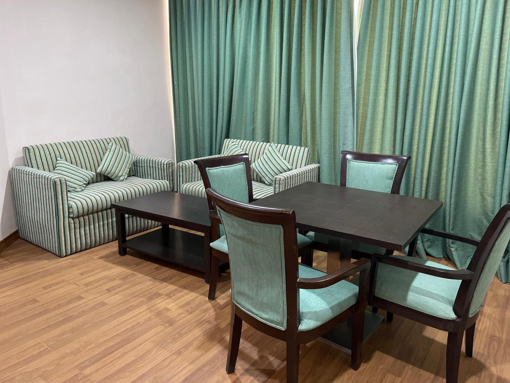 V Retreat Gurgaon Ξενοδοχείο Εξωτερικό φωτογραφία