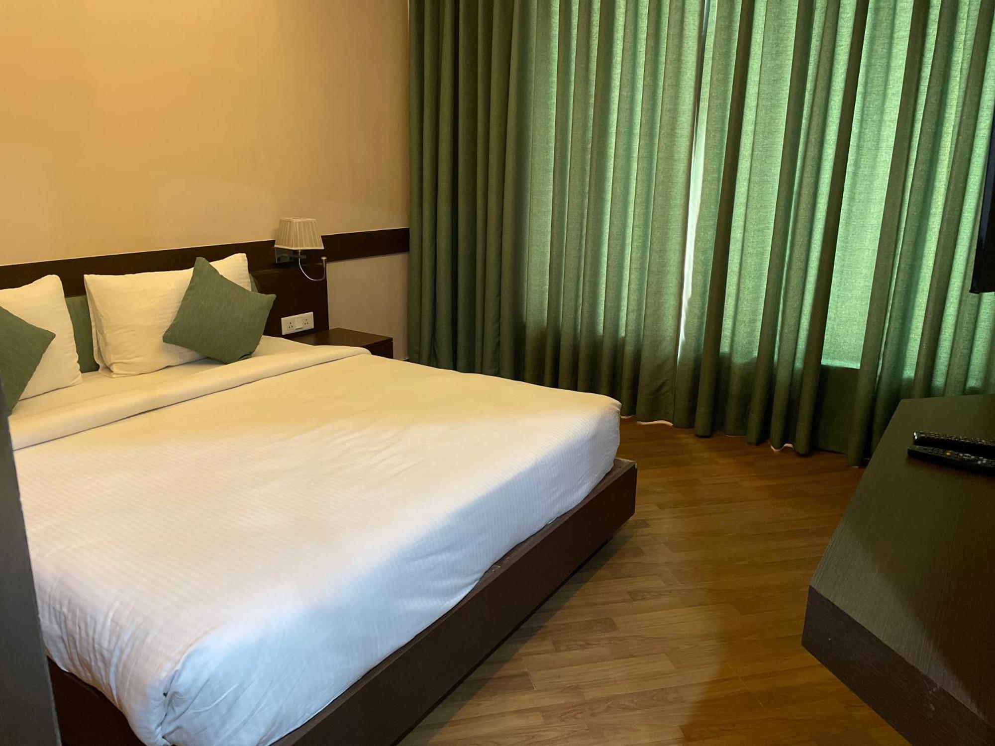 V Retreat Gurgaon Ξενοδοχείο Εξωτερικό φωτογραφία