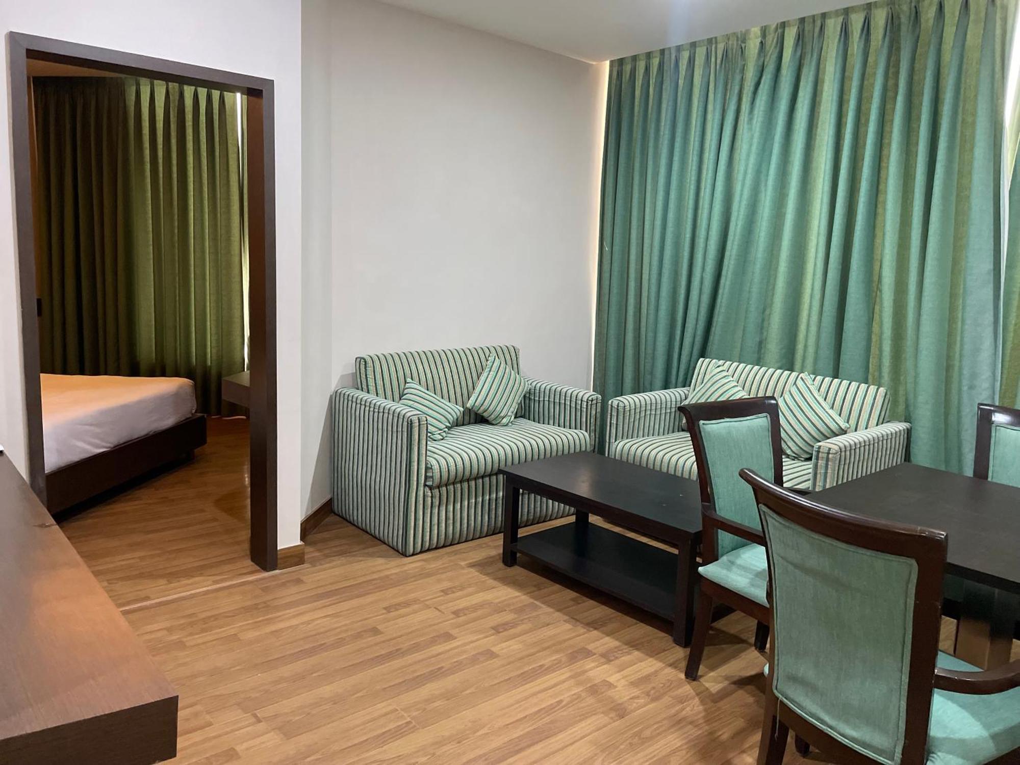 V Retreat Gurgaon Ξενοδοχείο Εξωτερικό φωτογραφία