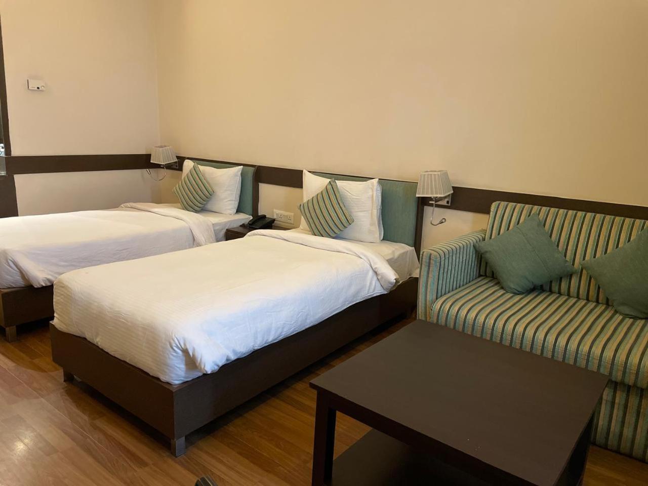V Retreat Gurgaon Ξενοδοχείο Εξωτερικό φωτογραφία