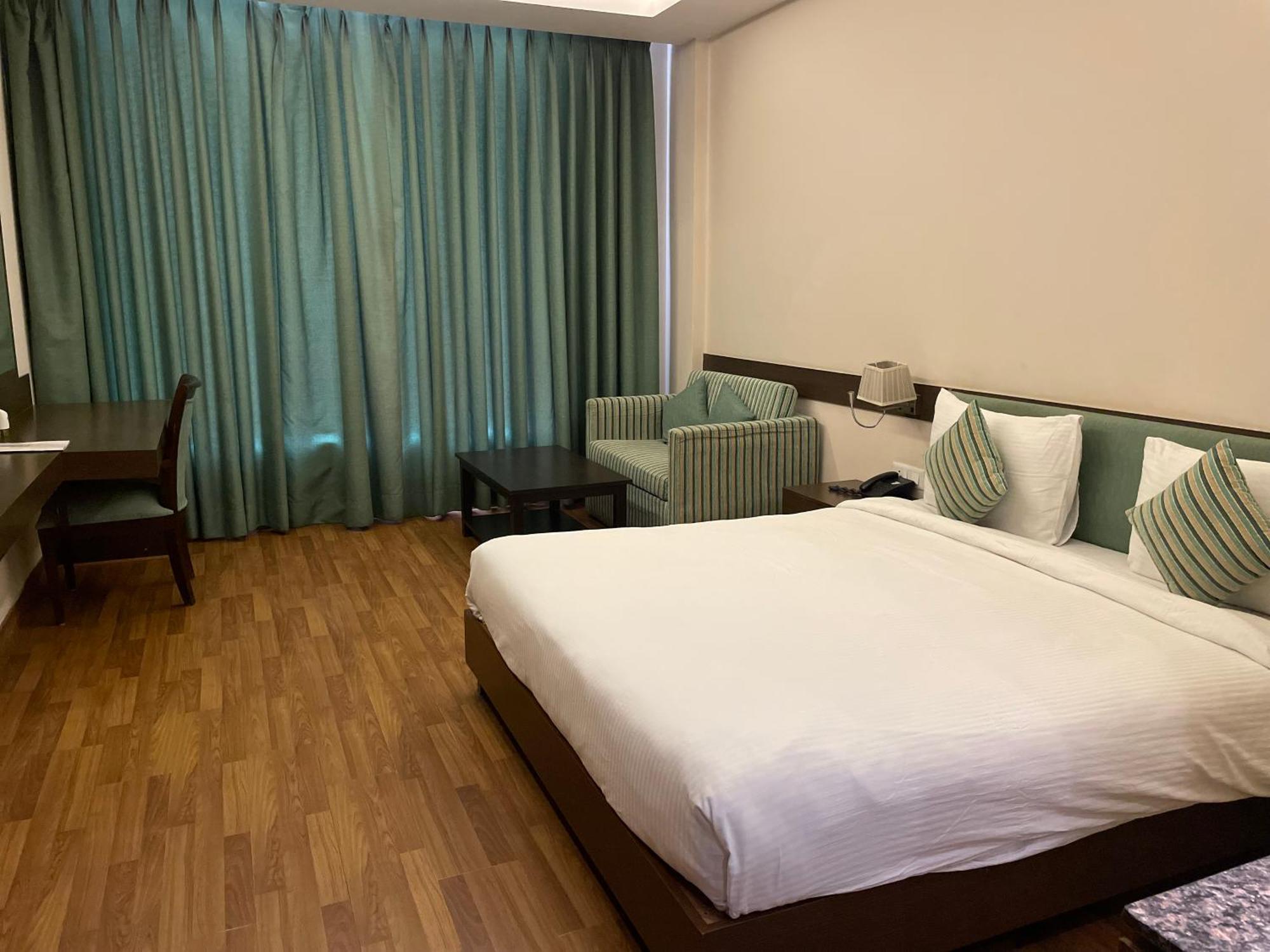 V Retreat Gurgaon Ξενοδοχείο Εξωτερικό φωτογραφία